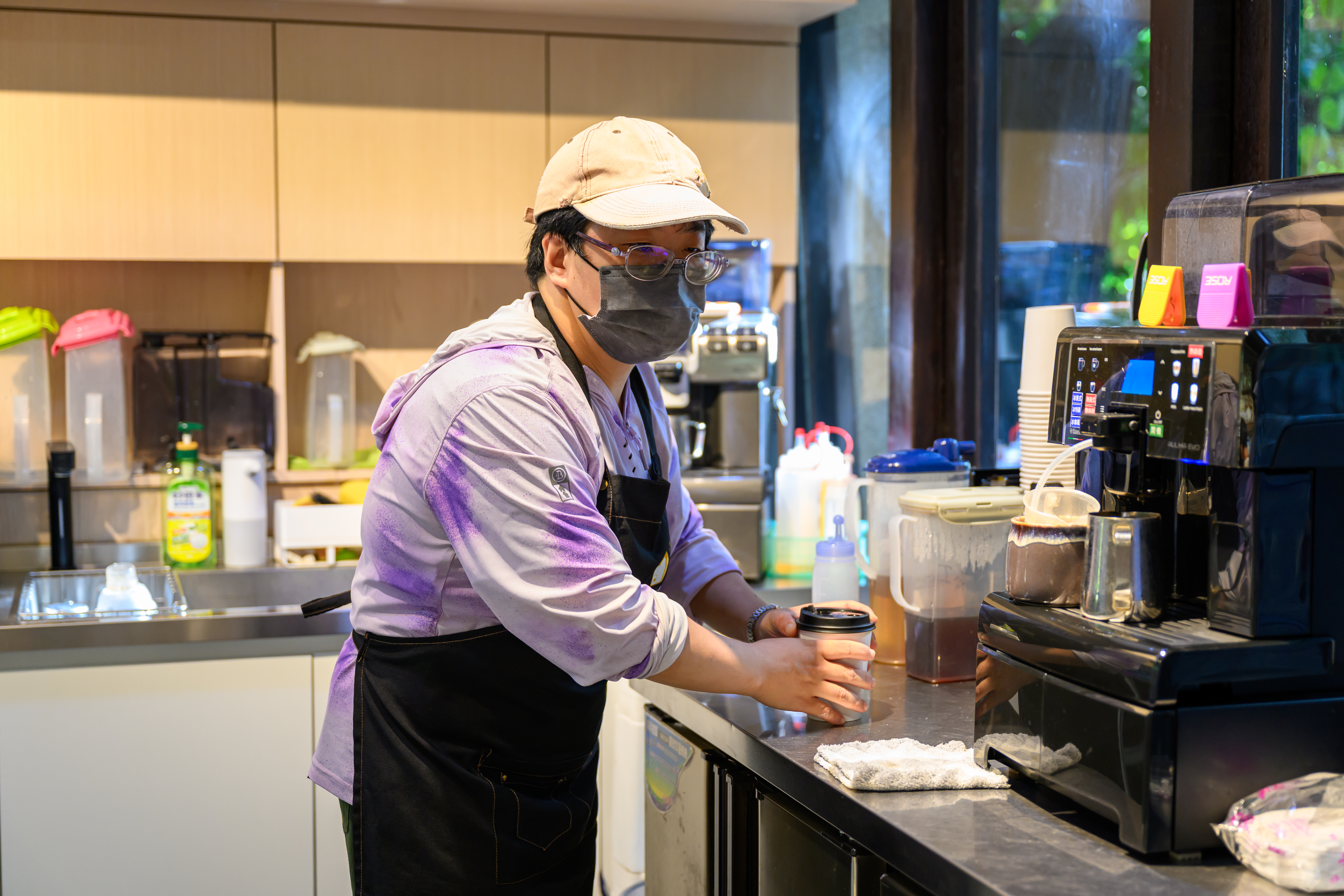 圖一、初到庇護工場時，鄭綺筑仍充滿不信任與害怕。