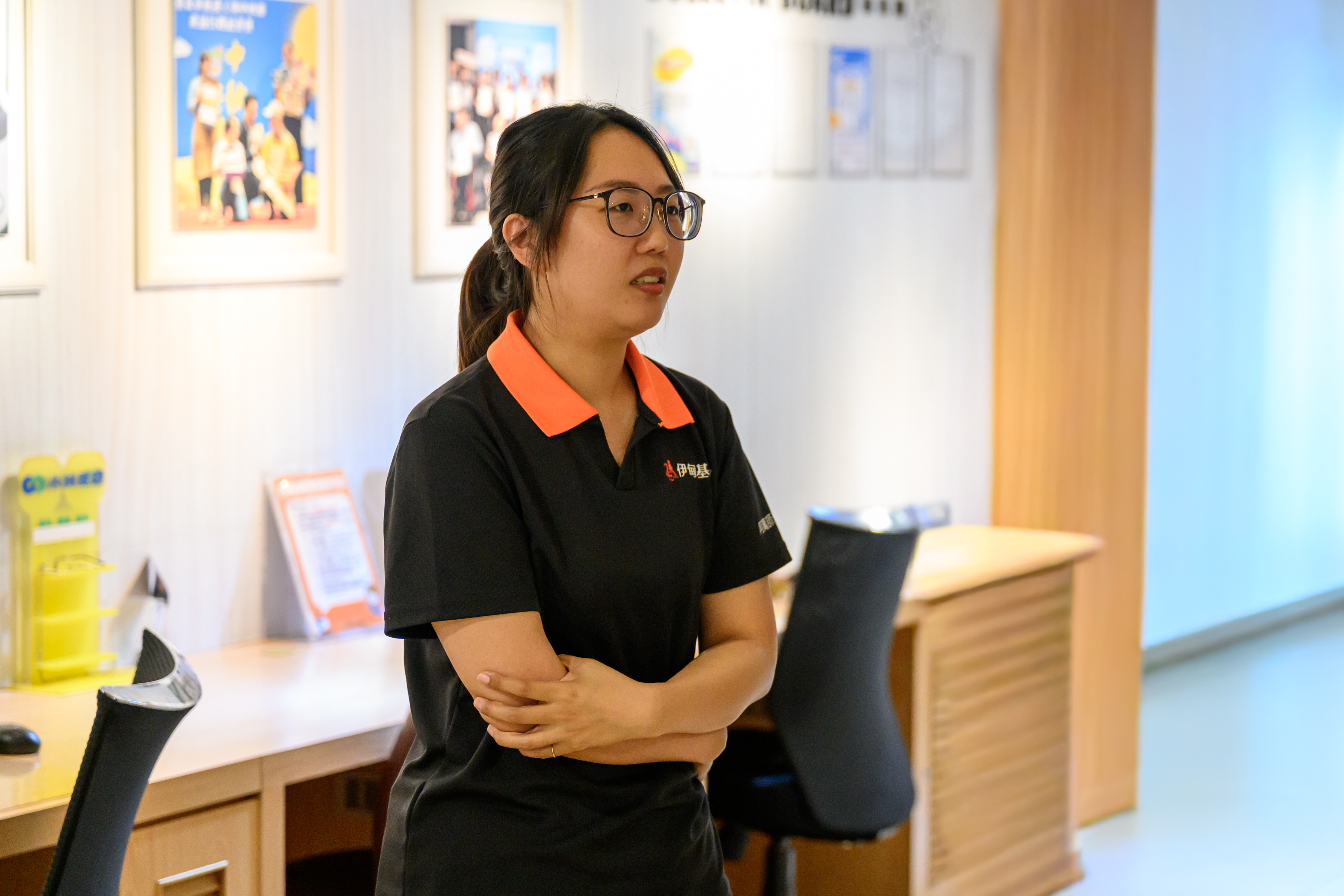 蔡依靜協助庇護員工在工作中累積實務能力，邁向更獨立的生活。