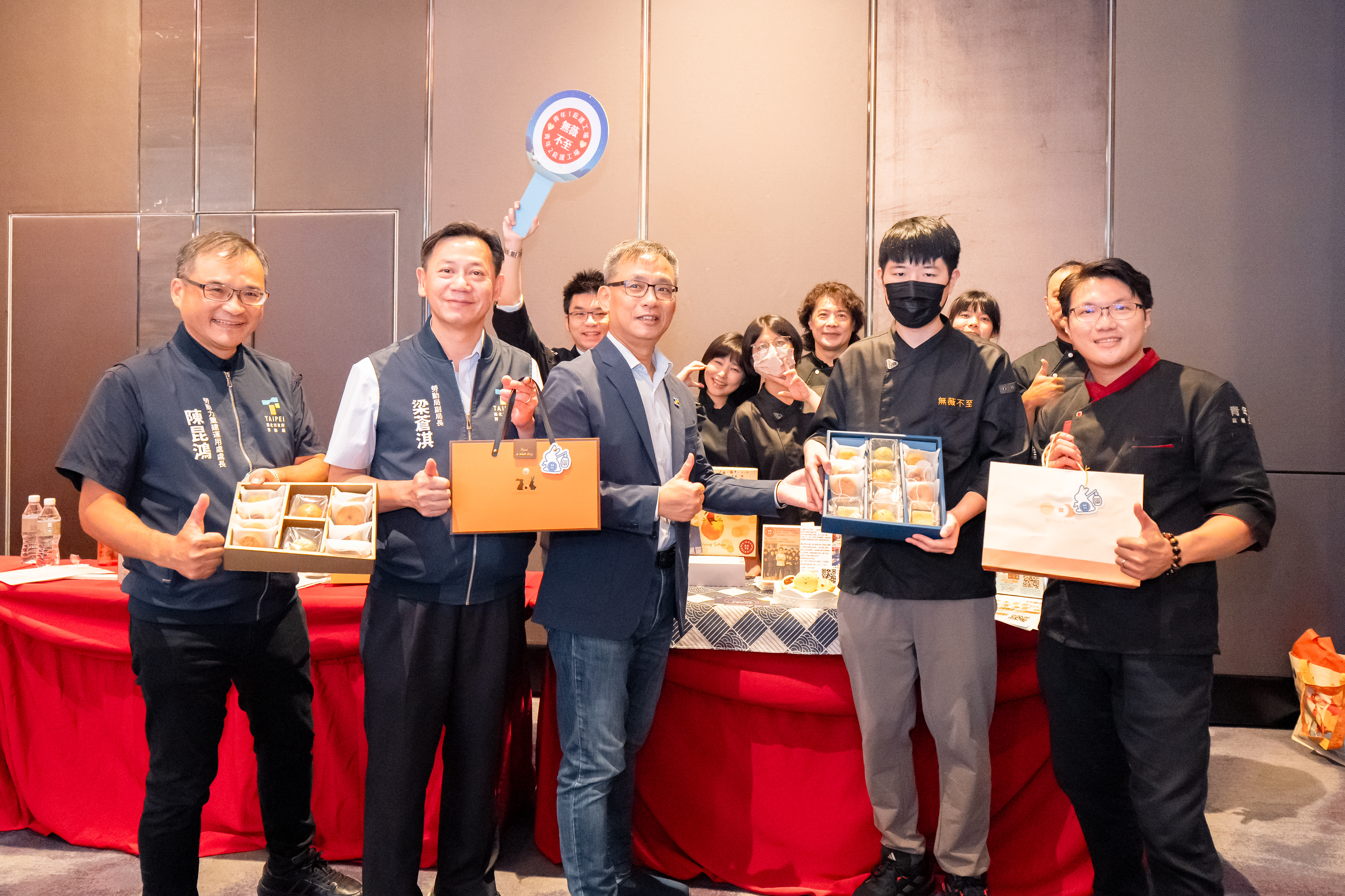 目前臺北市庇護工場遍布各行政區及捷運站周邊，提供多樣化商品與服務，涵蓋食衣住行休閒。