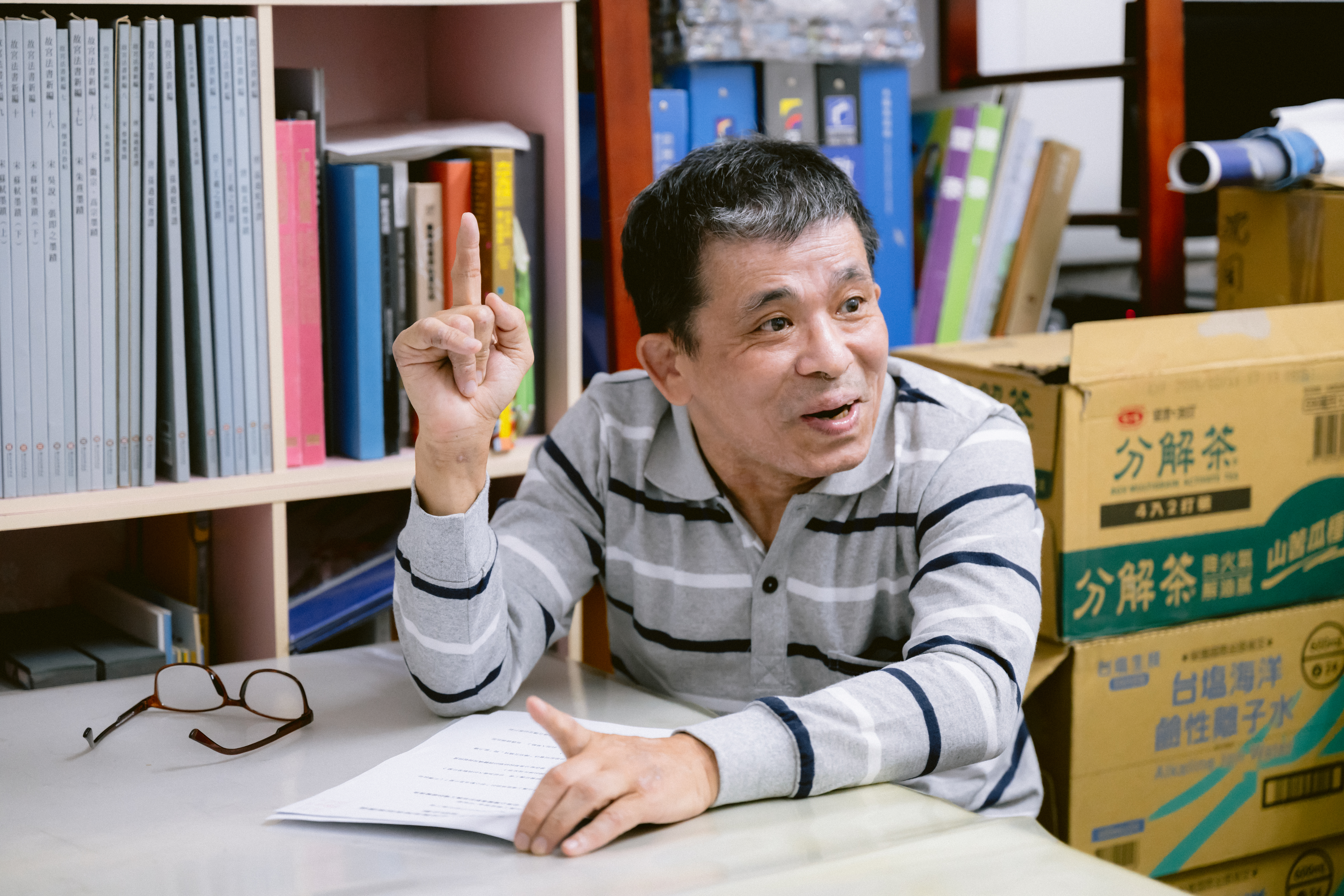 何敬歐以身作則、思考如何帶領員工避過風雨