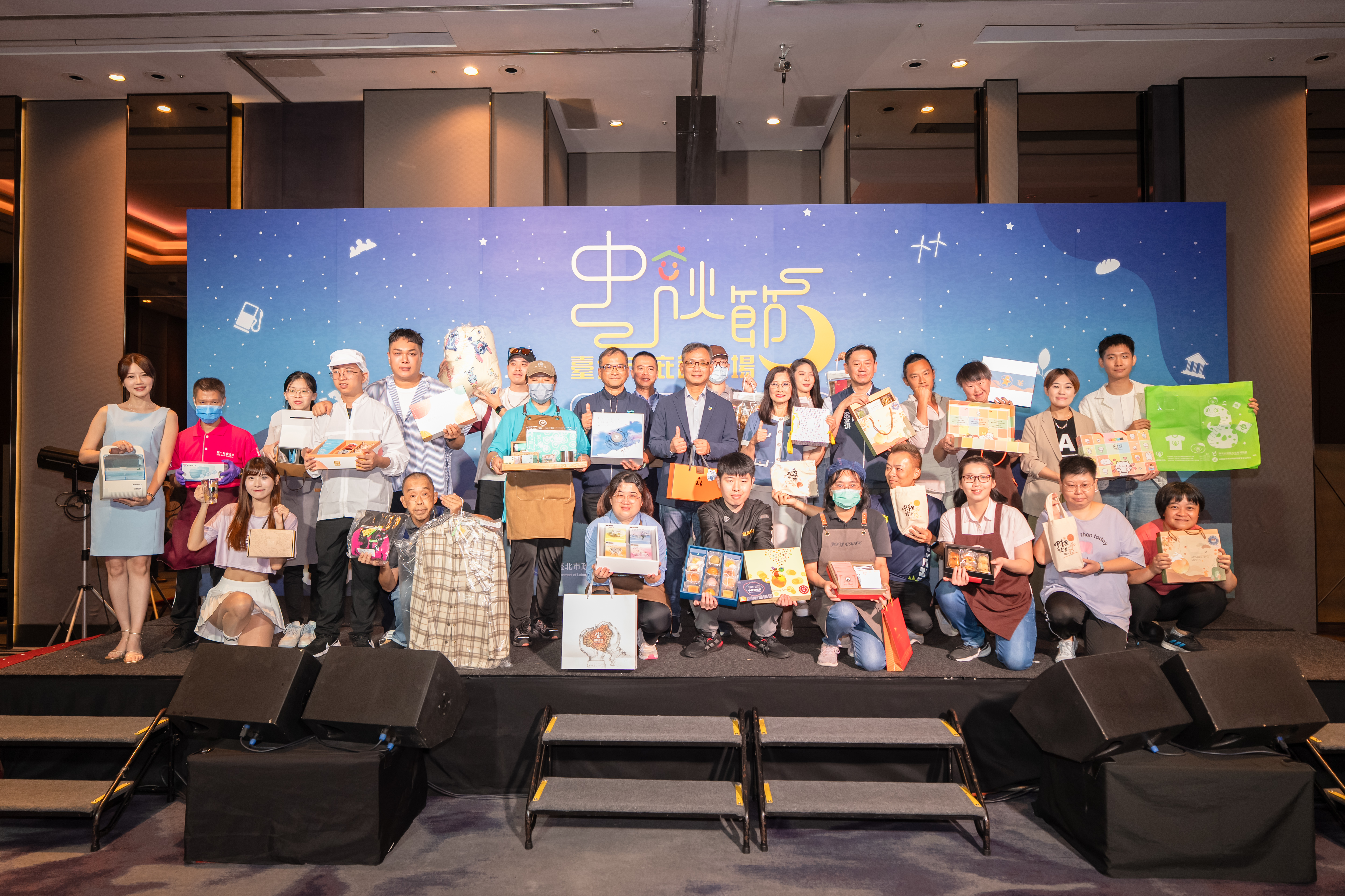 記者會還特別邀請7位知名網紅，包括關韶文、葉式特工、銘銘就、Andy老爹、張以恩、FERFER、空姐Zoe與庇護員工攜手走秀